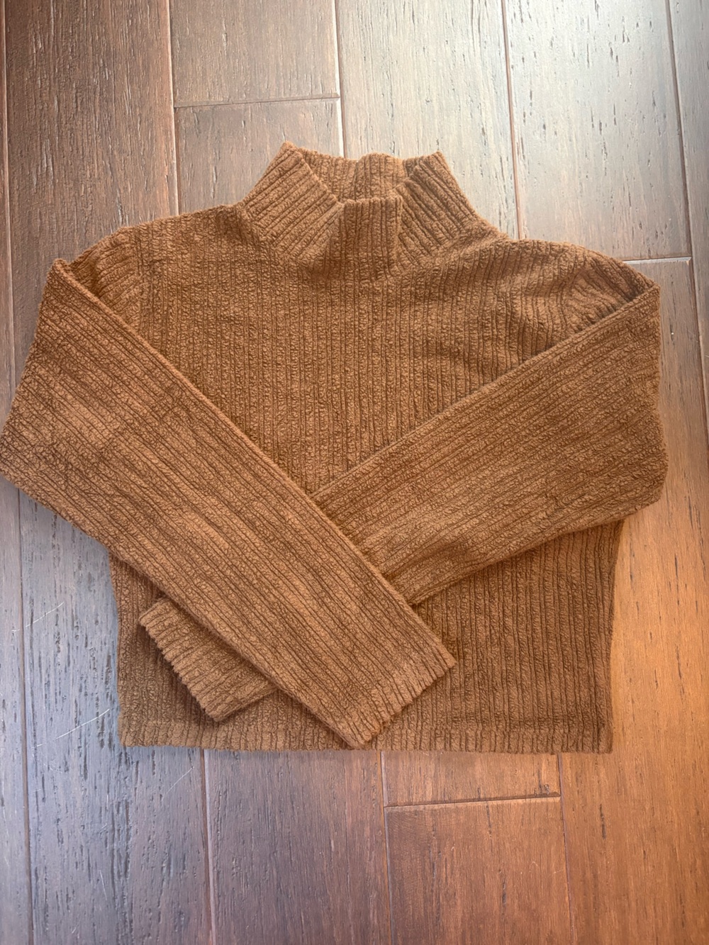 Ribbed Mockneck Fleece Sweater in Brown